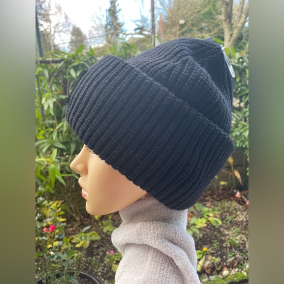 Coach Ribbed Black Beanie. - Picture 4 of 15